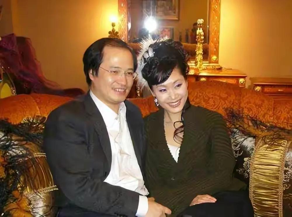 于文华个人资料简介（于文华：二婚老公很优秀，却不愿提及；没给他生孩子，却毫无遗憾）