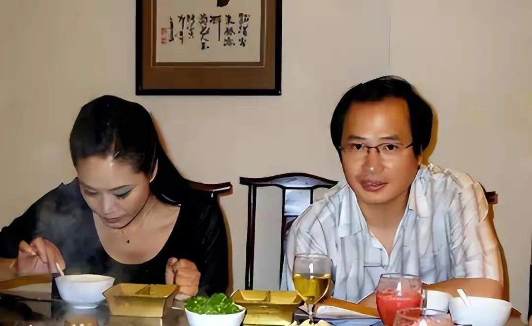 于文华个人资料简介（于文华：二婚老公很优秀，却不愿提及；没给他生孩子，却毫无遗憾）