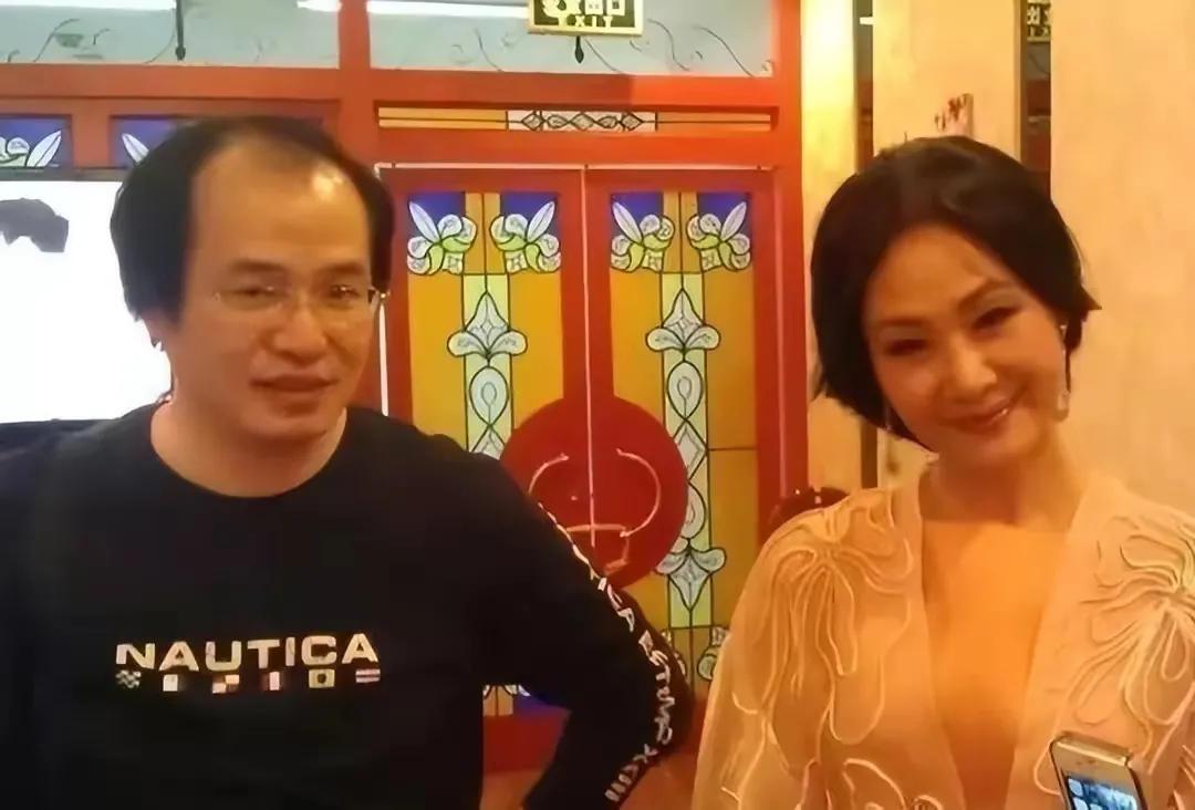 于文华个人资料简介（于文华：二婚老公很优秀，却不愿提及；没给他生孩子，却毫无遗憾）