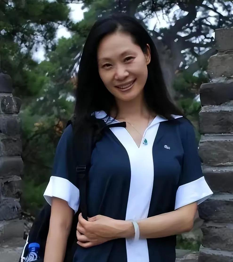 于文华个人资料简介（于文华：二婚老公很优秀，却不愿提及；没给他生孩子，却毫无遗憾）