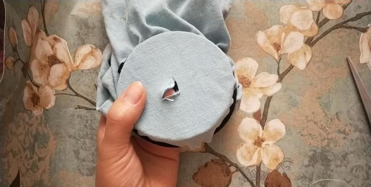 刚买的新裤子破了一个小洞，怎么缝才看不出来