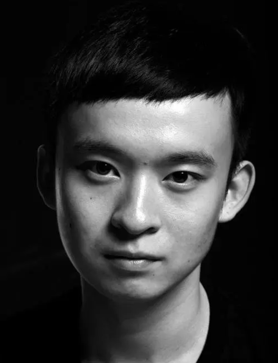 演员董子健：妈妈是王京花，19岁一炮而红，他的家庭不简单