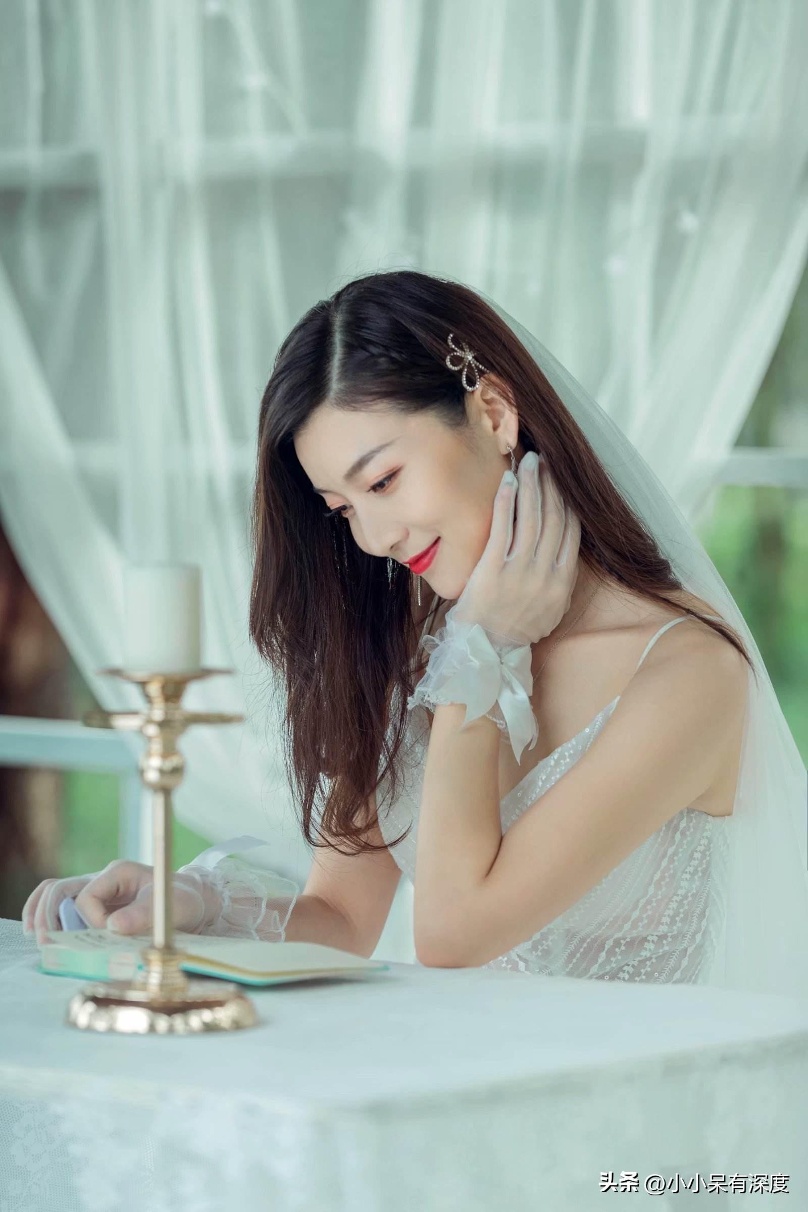 冷漠的老婆杨小曼个人资料简介：人美歌甜，有颜值有实力