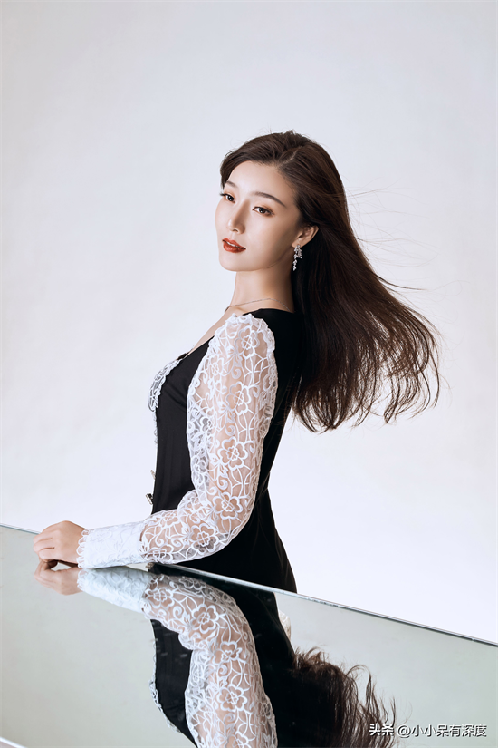 冷漠的老婆杨小曼个人资料简介：人美歌甜，有颜值有实力