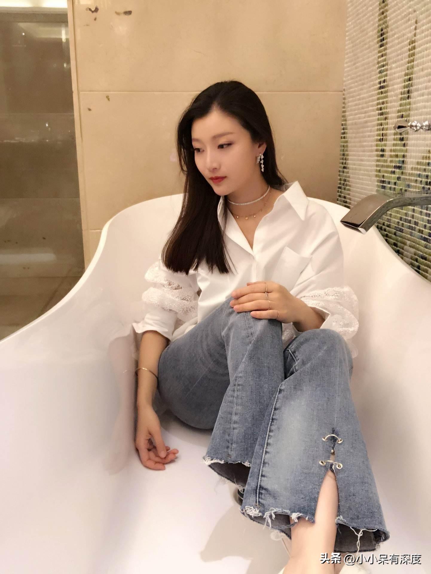 冷漠的老婆杨小曼个人资料简介：人美歌甜，有颜值有实力