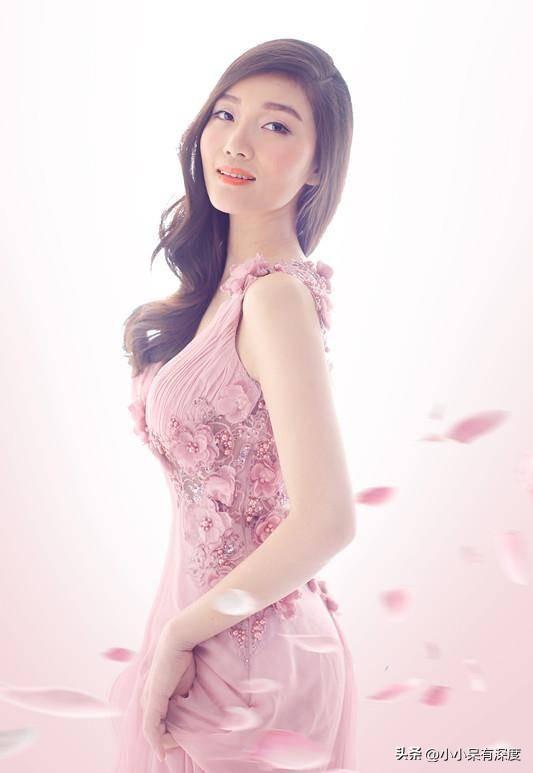 冷漠的老婆杨小曼个人资料简介：人美歌甜，有颜值有实力