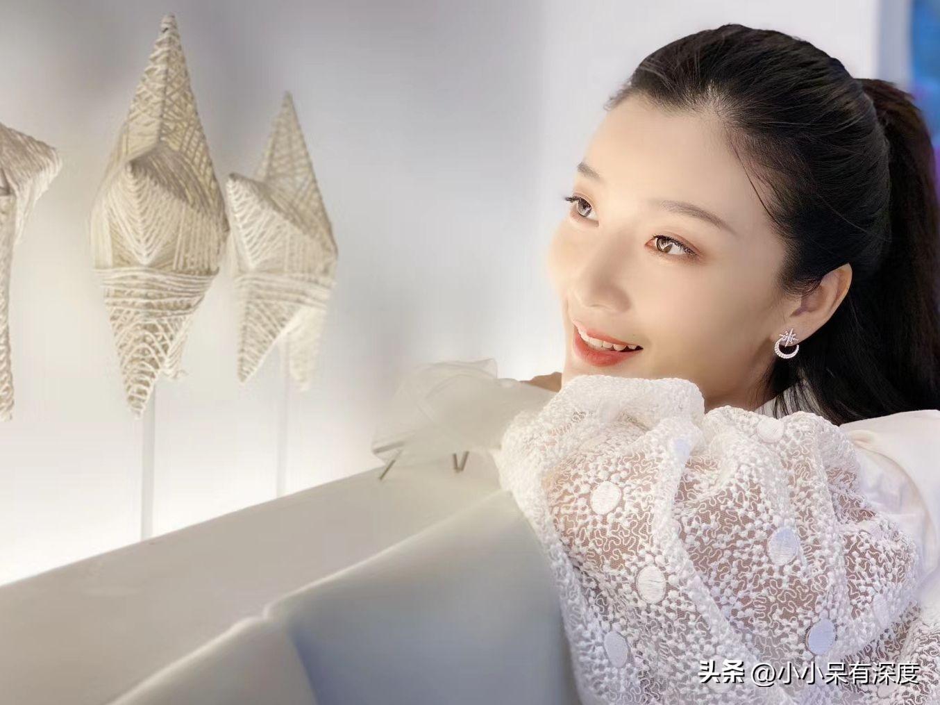 冷漠的老婆杨小曼个人资料简介：人美歌甜，有颜值有实力