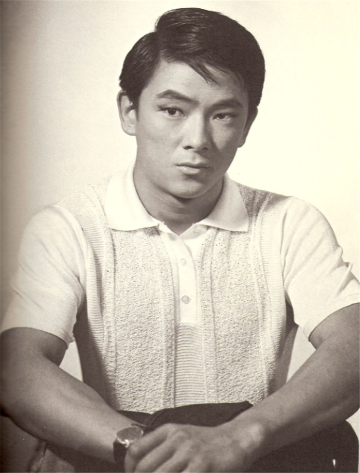 “大侠”王羽去世！两次救成龙，67岁踢翻甄子丹，江湖地位很高