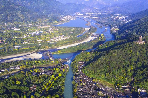 第六天：雅安三星堆、卧龙卧龙——乐山大佛——大邑县九寨沟——黄龙