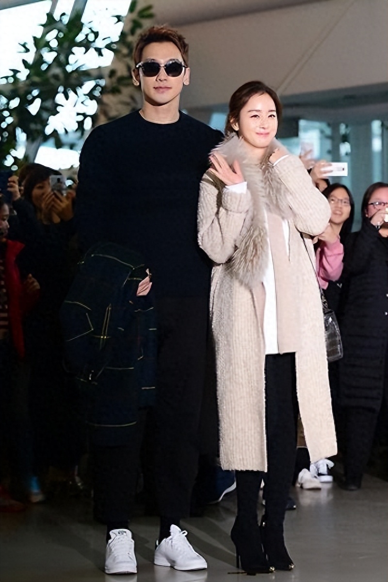 天才美女金泰熙个人资料:漂亮还是学霸,37岁下嫁巨星,结婚6年恩爱如初