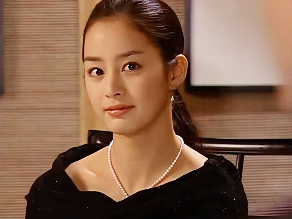 天才美女金泰熙个人资料:漂亮还是学霸,37岁下嫁巨星,结婚6年恩爱如初