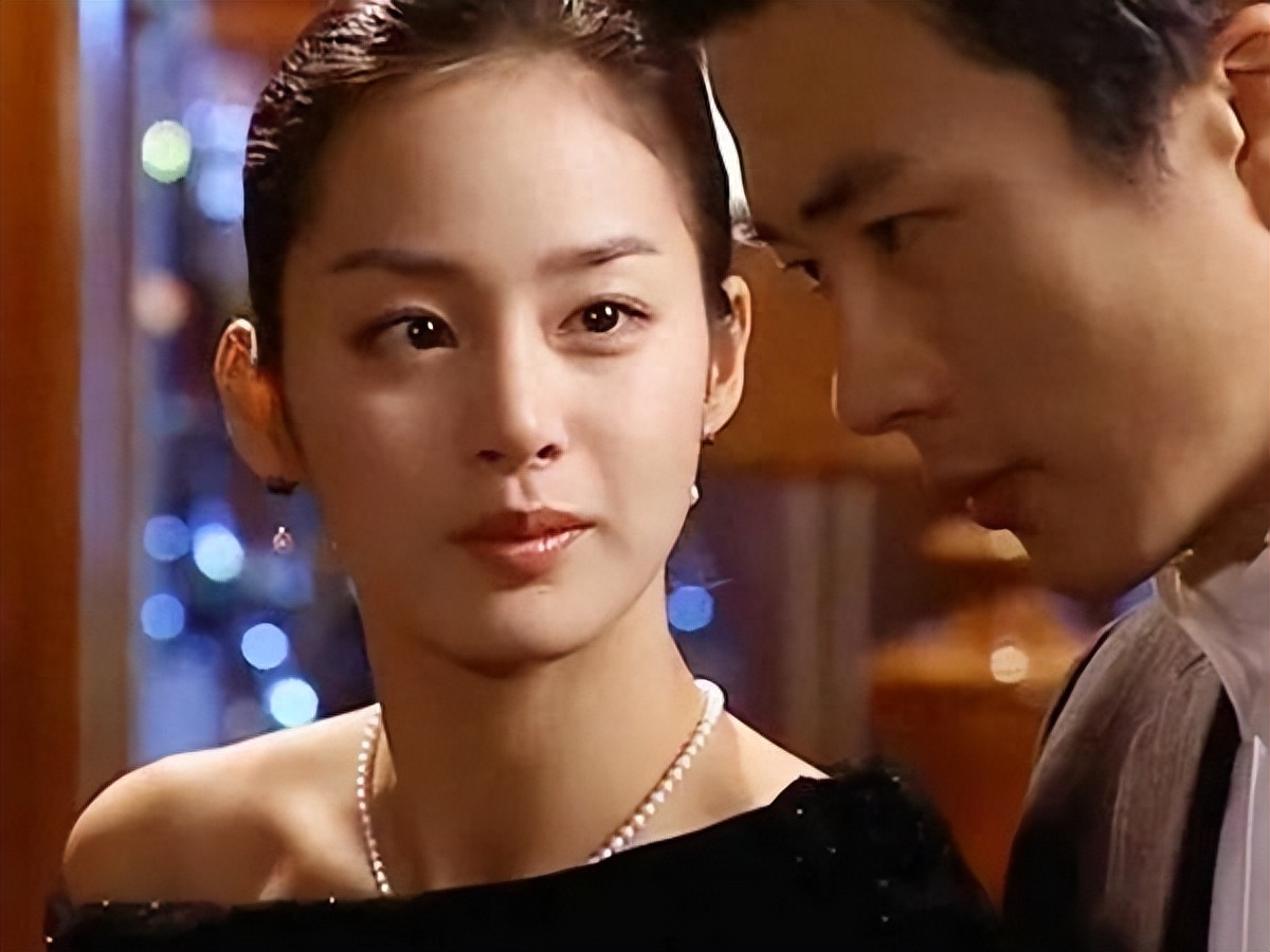 天才美女金泰熙个人资料:漂亮还是学霸,37岁下嫁巨星,结婚6年恩爱如初