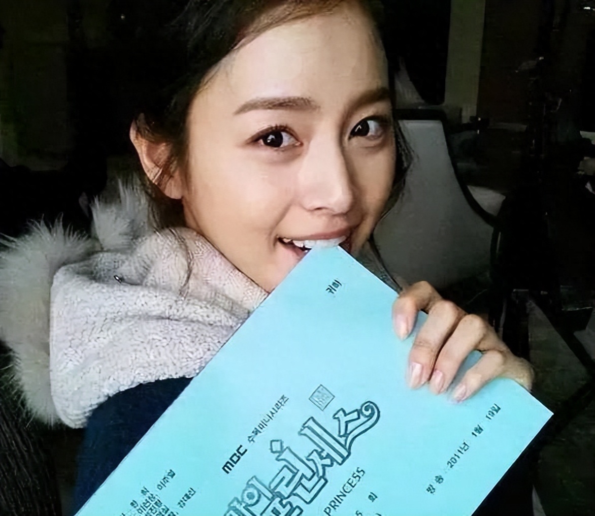 天才美女金泰熙个人资料:漂亮还是学霸,37岁下嫁巨星,结婚6年恩爱如初