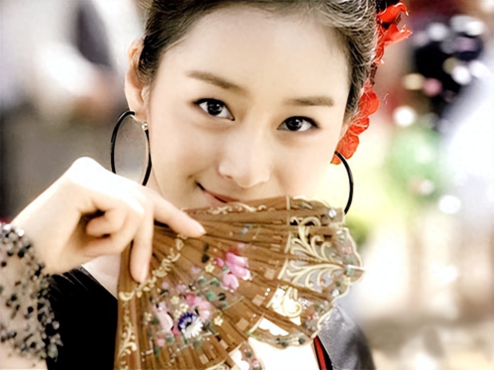 天才美女金泰熙个人资料:漂亮还是学霸,37岁下嫁巨星,结婚6年恩爱如初