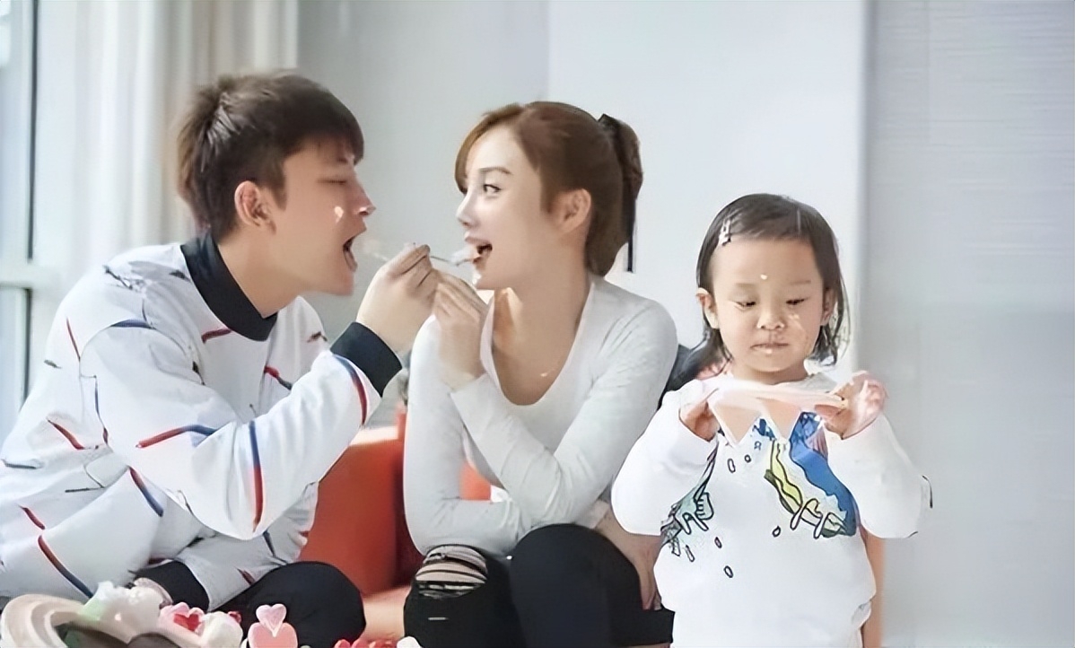 李小璐个人资料：17岁成“最年轻影后”