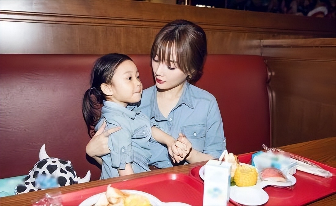 李小璐个人资料：17岁成“最年轻影后”