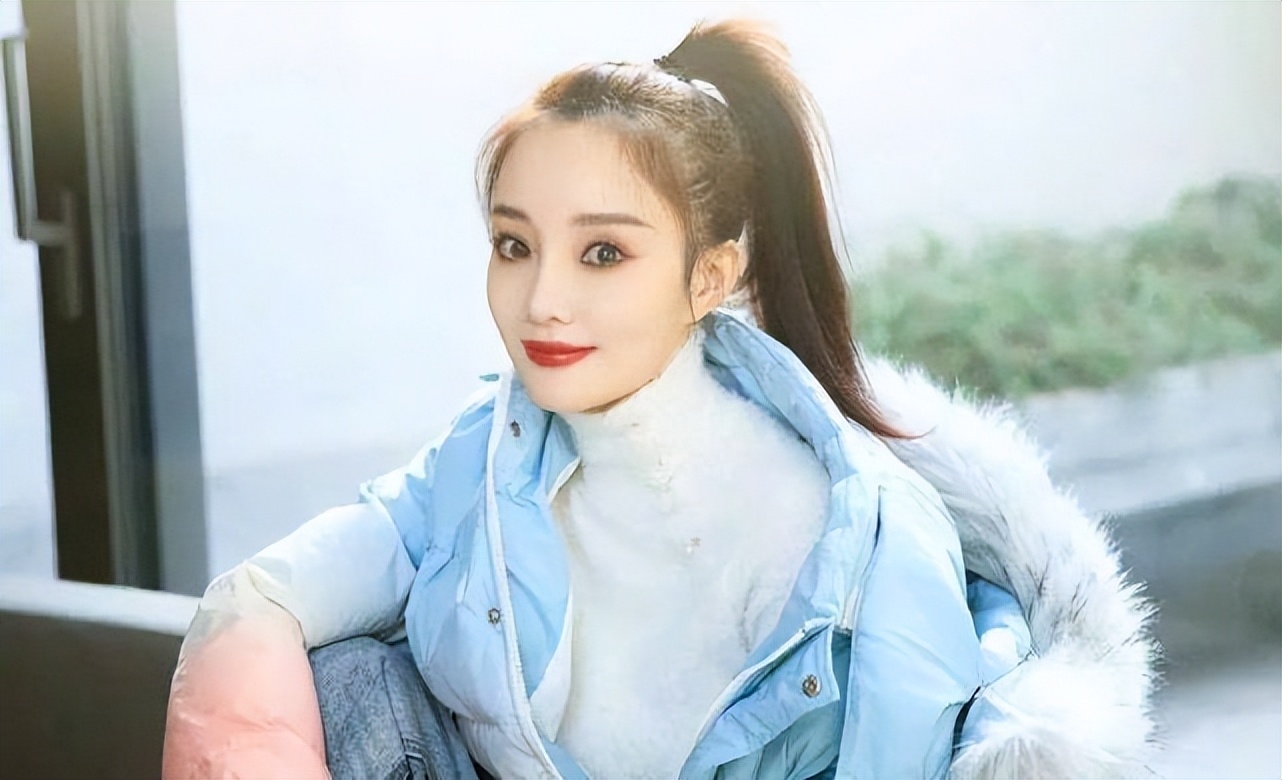 李小璐个人资料：17岁成“最年轻影后”