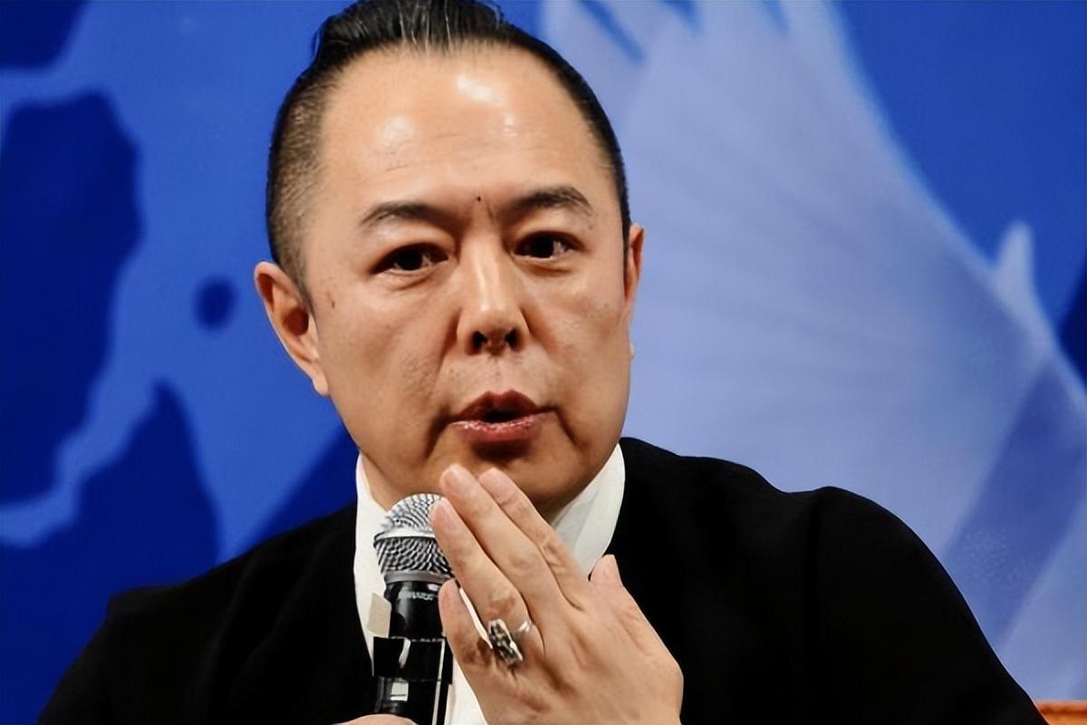 张铁林个人资料 事实证明,英国国籍的他,早已走向另一条大道