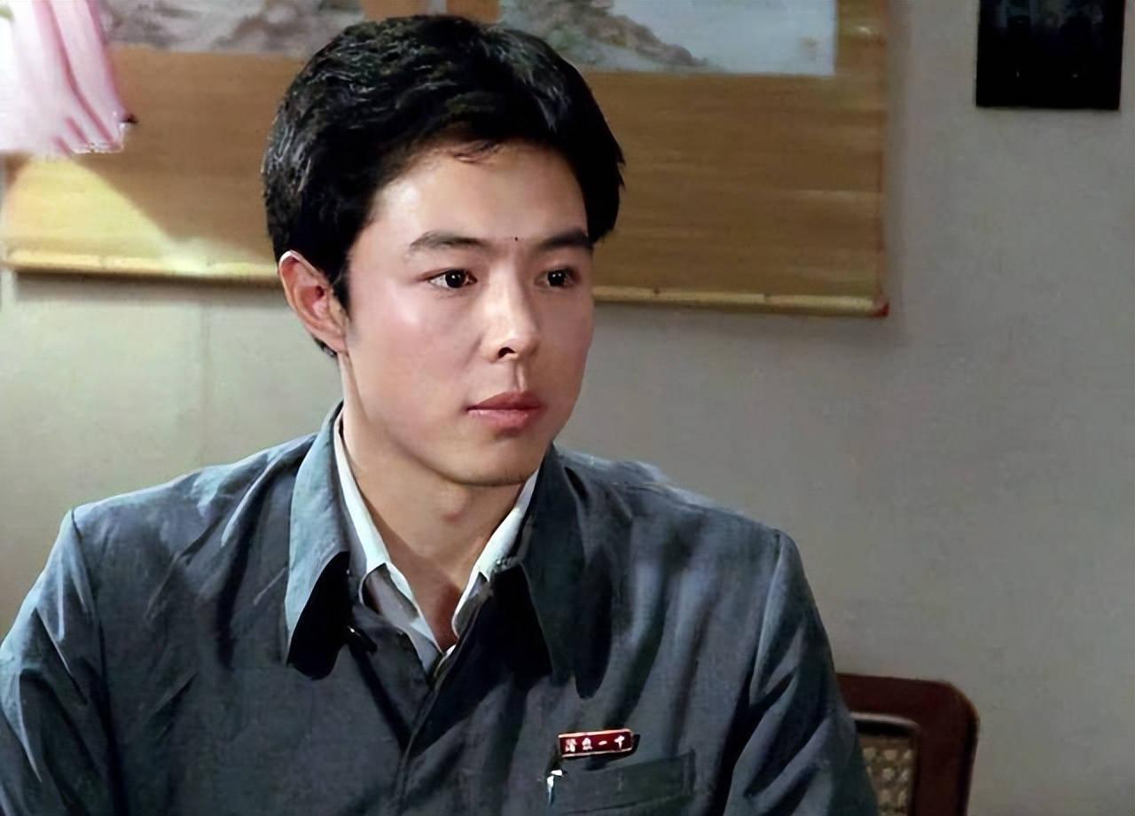 张铁林个人资料 事实证明,英国国籍的他,早已走向另一条大道