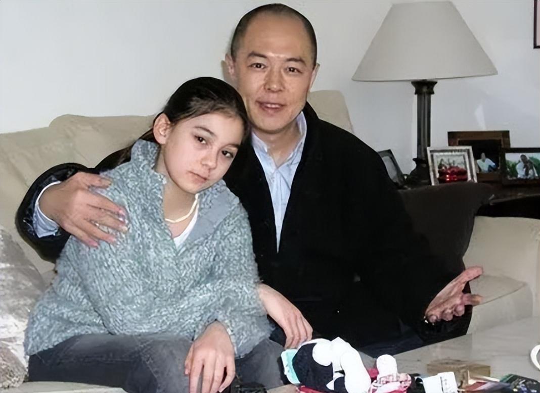 张铁林个人资料 事实证明,英国国籍的他,早已走向另一条大道