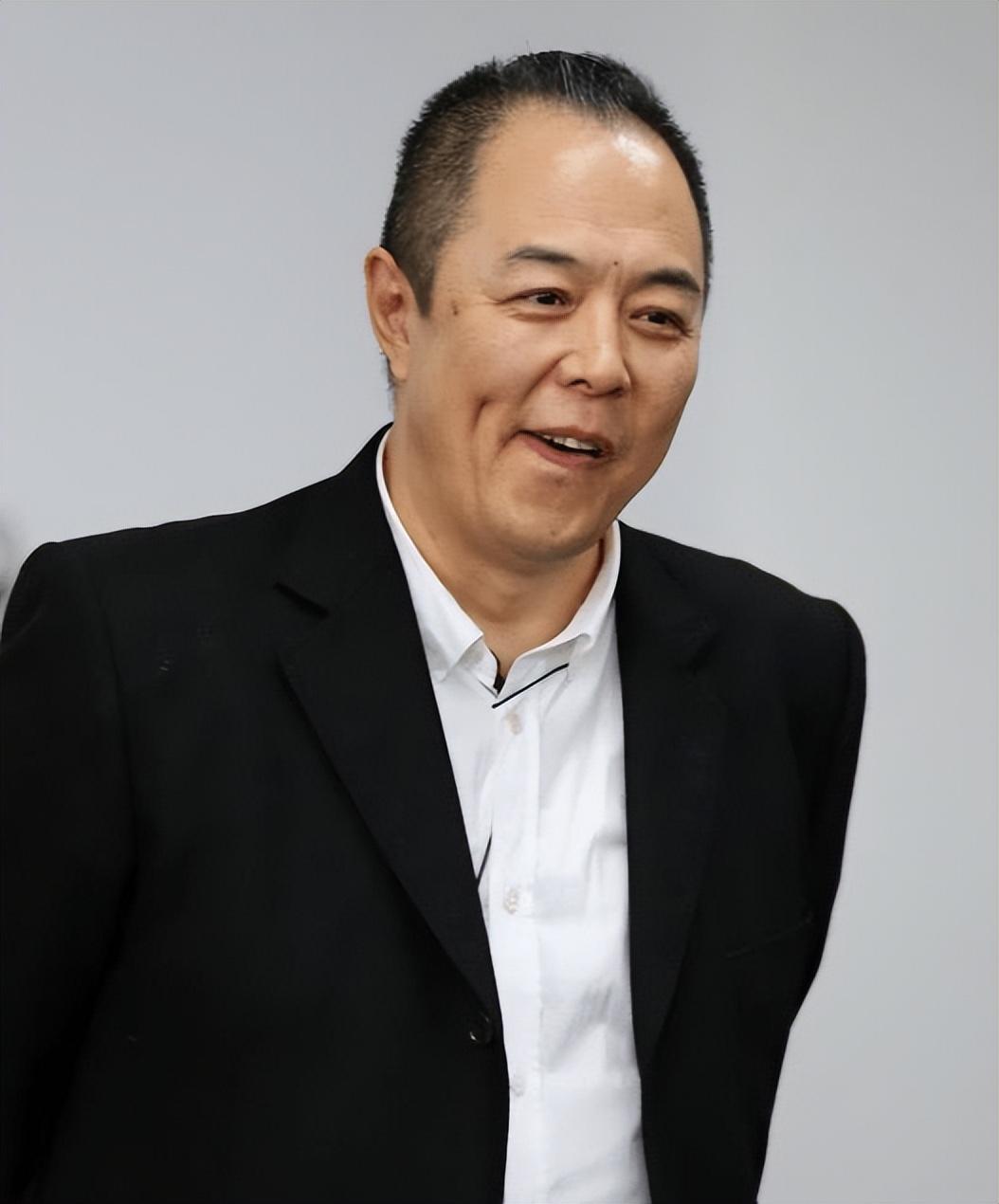 张铁林个人资料 事实证明,英国国籍的他,早已走向另一条大道