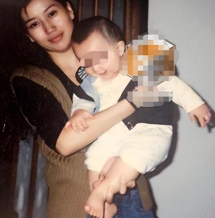 张铁林个人资料 事实证明,英国国籍的他,早已走向另一条大道