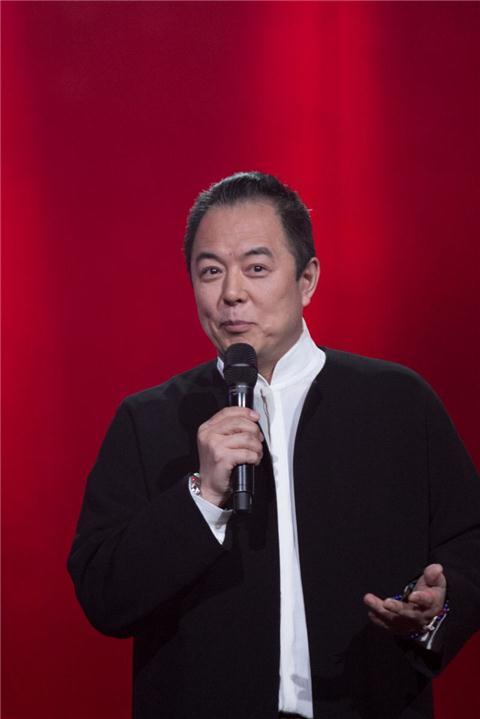 张铁林个人资料 事实证明,英国国籍的他,早已走向另一条大道