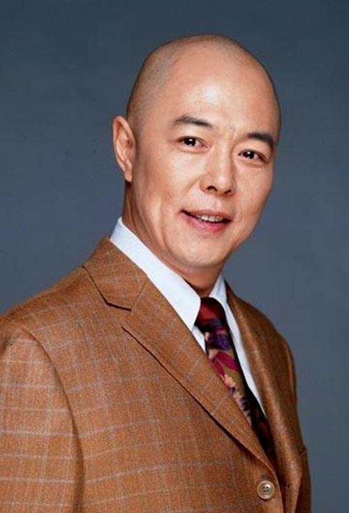 张铁林个人资料 事实证明,英国国籍的他,早已走向另一条大道