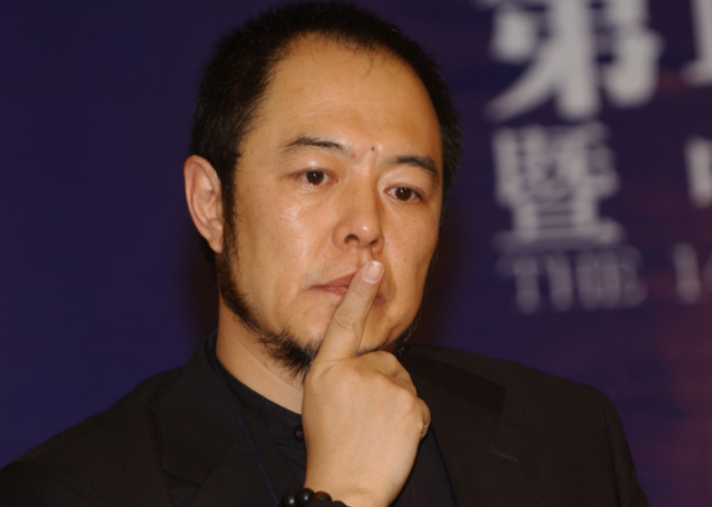 张铁林个人资料 事实证明,英国国籍的他,早已走向另一条大道