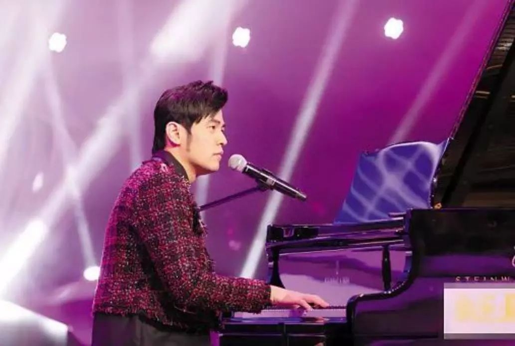 昆凌个人资料：嫁大14岁歌手周杰伦，婚后连生三胎，如今一家五口其乐融融