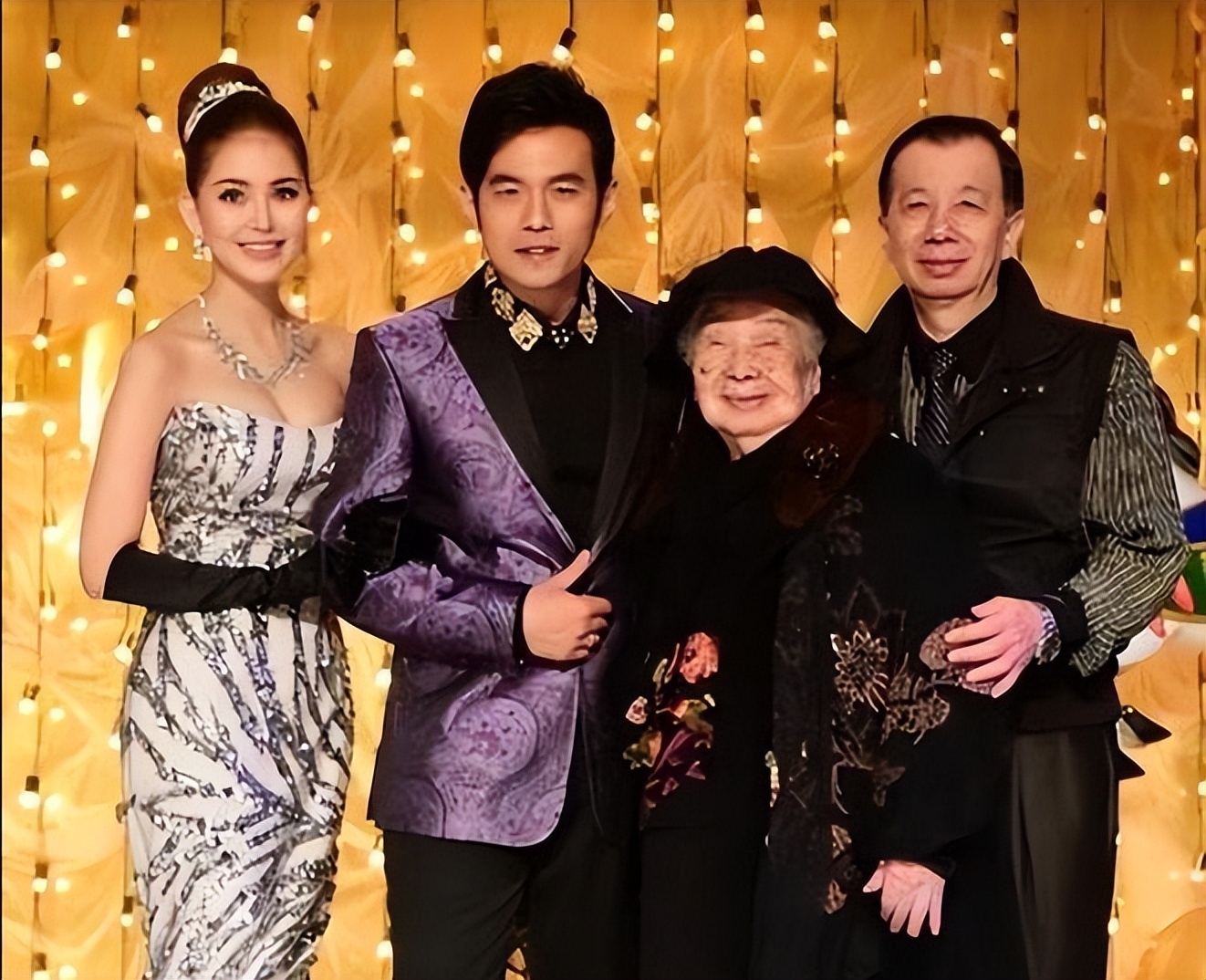 昆凌个人资料：嫁大14岁歌手周杰伦，婚后连生三胎，如今一家五口其乐融融