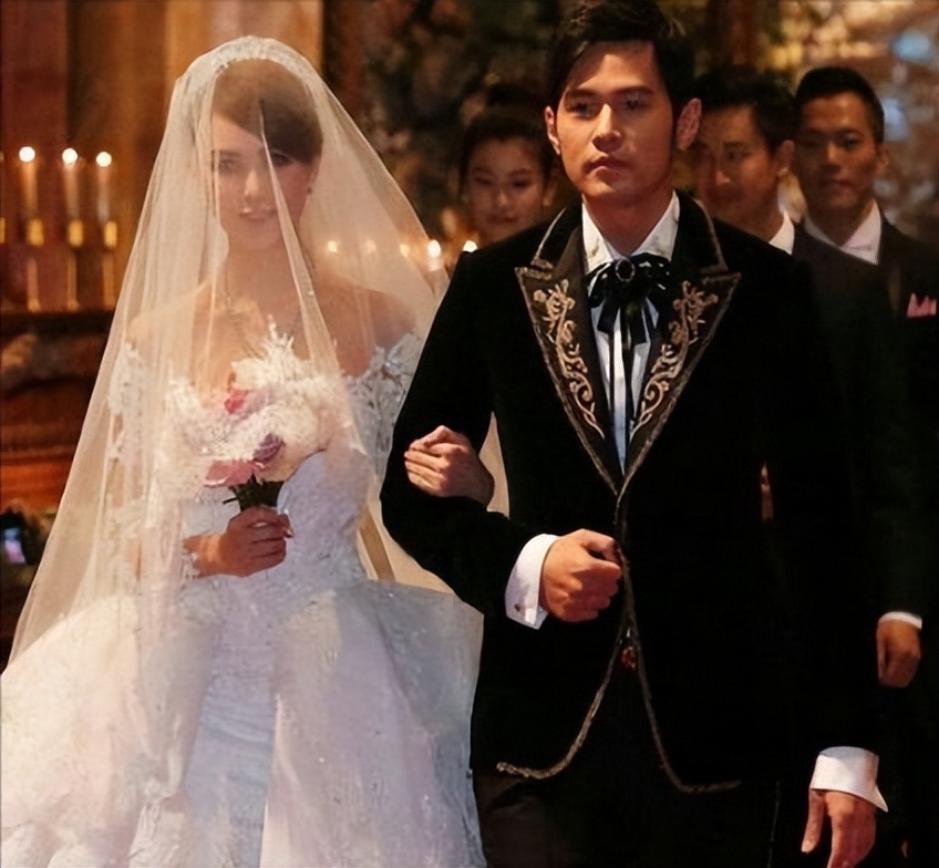 昆凌个人资料：嫁大14岁歌手周杰伦，婚后连生三胎，如今一家五口其乐融融