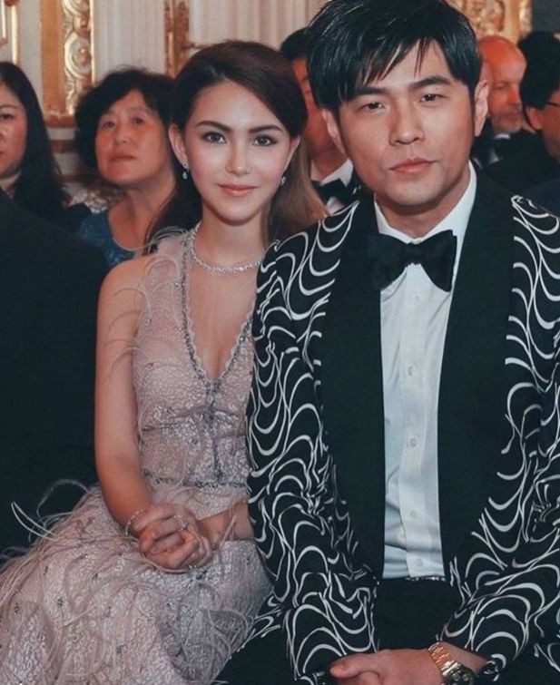 昆凌个人资料：嫁大14岁歌手周杰伦，婚后连生三胎，如今一家五口其乐融融