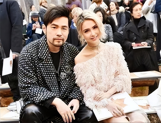 昆凌个人资料：嫁大14岁歌手周杰伦，婚后连生三胎，如今一家五口其乐融融