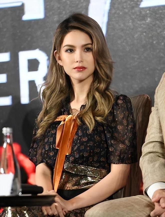 昆凌个人资料：嫁大14岁歌手周杰伦，婚后连生三胎，如今一家五口其乐融融