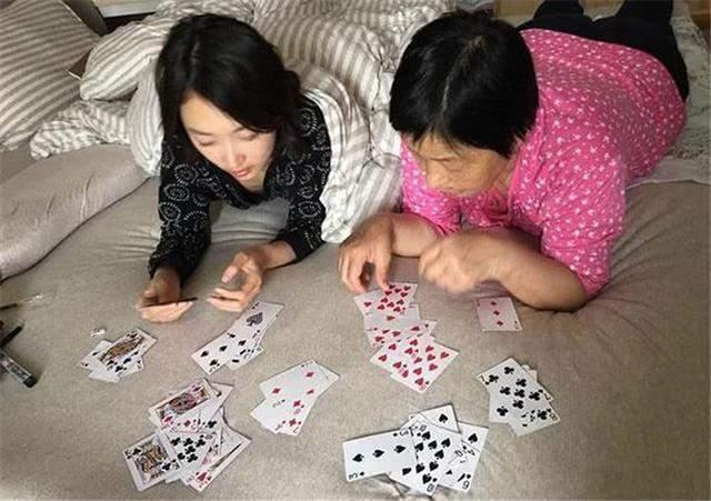 周冬雨是谁(“草根影后”周冬雨:18岁成名,29岁“封神”,她凭什么?)