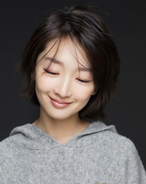 周冬雨是谁(“草根影后”周冬雨:18岁成名,29岁“封神”,她凭什么?)