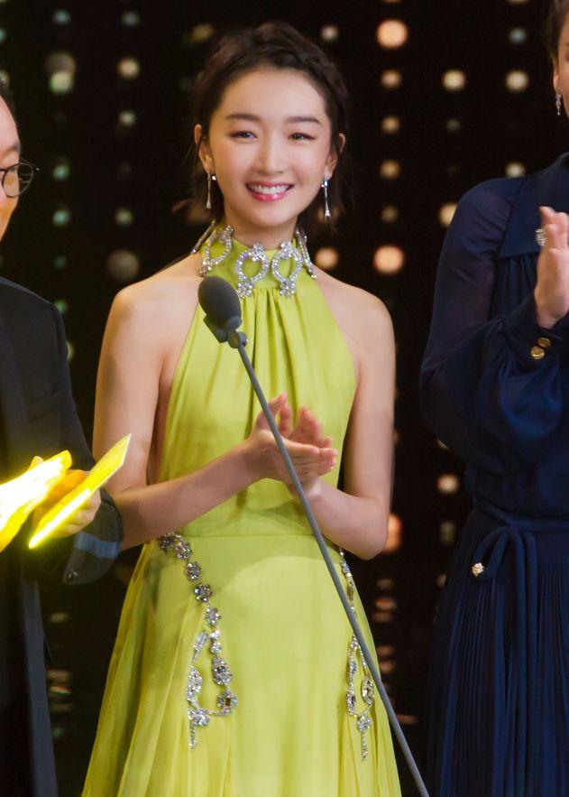 周冬雨是谁(“草根影后”周冬雨:18岁成名,29岁“封神”,她凭什么?)