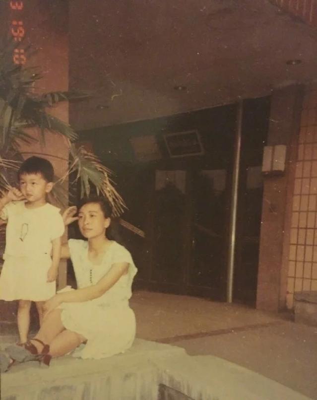 周冬雨是谁(“草根影后”周冬雨:18岁成名,29岁“封神”,她凭什么?)