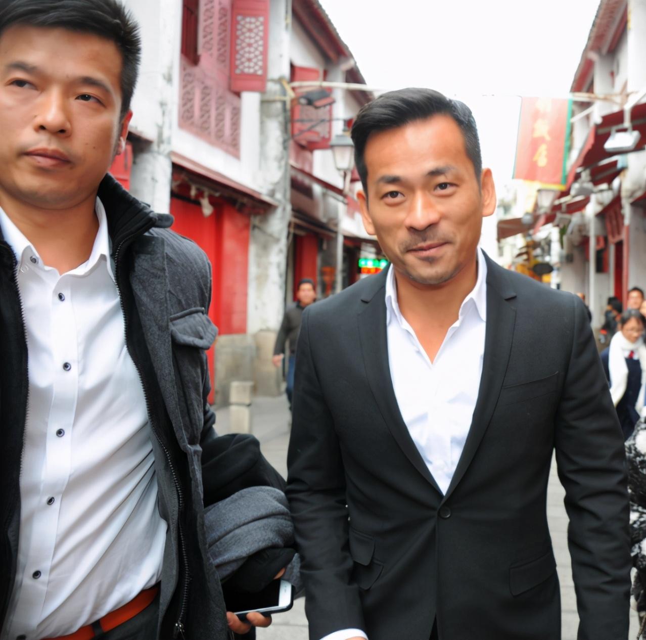 洗米华是谁(洗米华的毁灭史:从“小赌王”到“万人唾”,他经历了什么?)