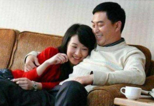 张嘉译前妻是谁(知名演员杜珺:与张嘉译离婚后,现在人生状况怎样?)