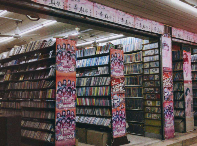 张嘉译前妻是谁(知名演员杜珺:与张嘉译离婚后,现在人生状况怎样?)