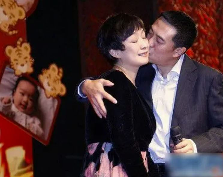 张嘉译前妻是谁(知名演员杜珺:与张嘉译离婚后,现在人生状况怎样?)