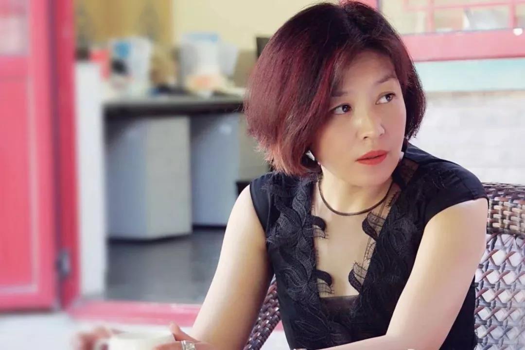 哈文现在老公是谁(春晚导演哈文:丈夫李咏病逝三年没有再嫁)