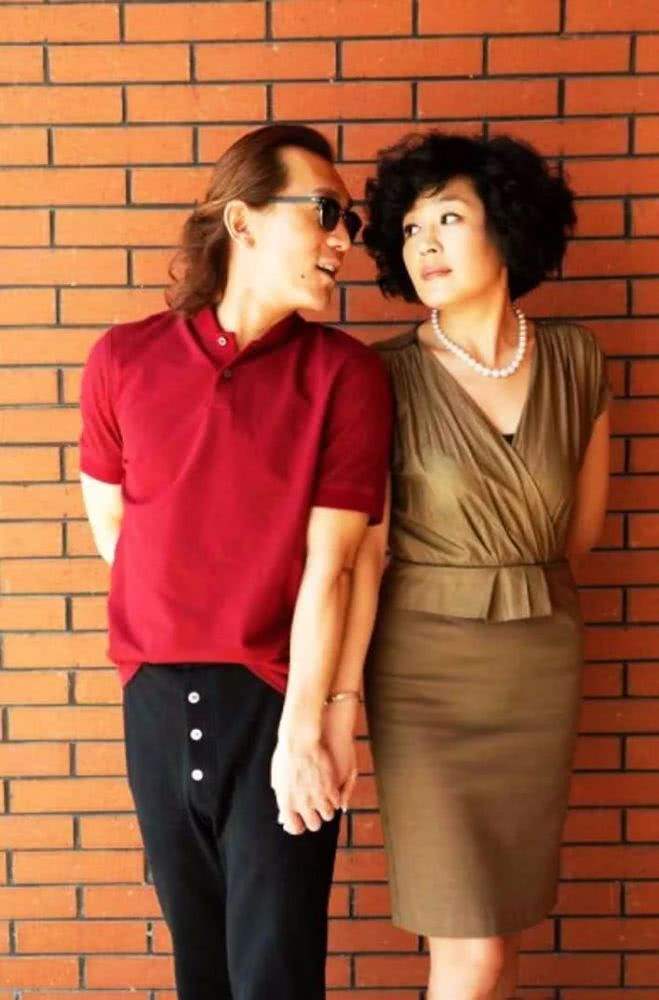 哈文现在老公是谁(春晚导演哈文:丈夫李咏病逝三年没有再嫁)