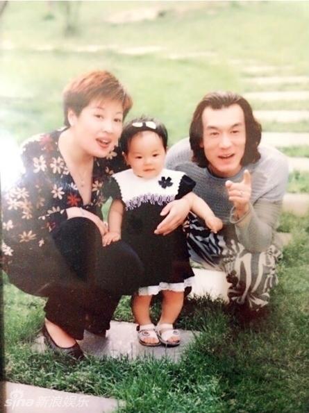 哈文现在老公是谁(春晚导演哈文:丈夫李咏病逝三年没有再嫁)