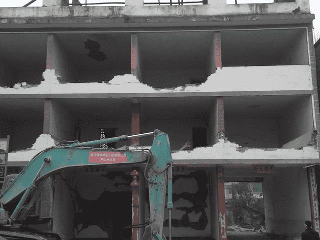 88年属龙34岁有一劫2022(属龙今年多大)