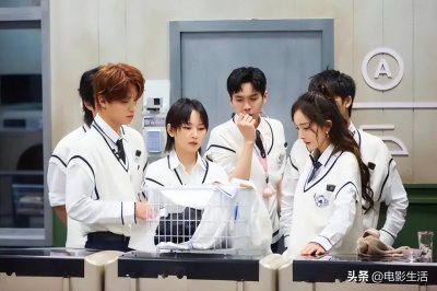 ​《密逃4》爆笑名场面不断，彭昱畅跪了20次，陈伟霆抓npc不放