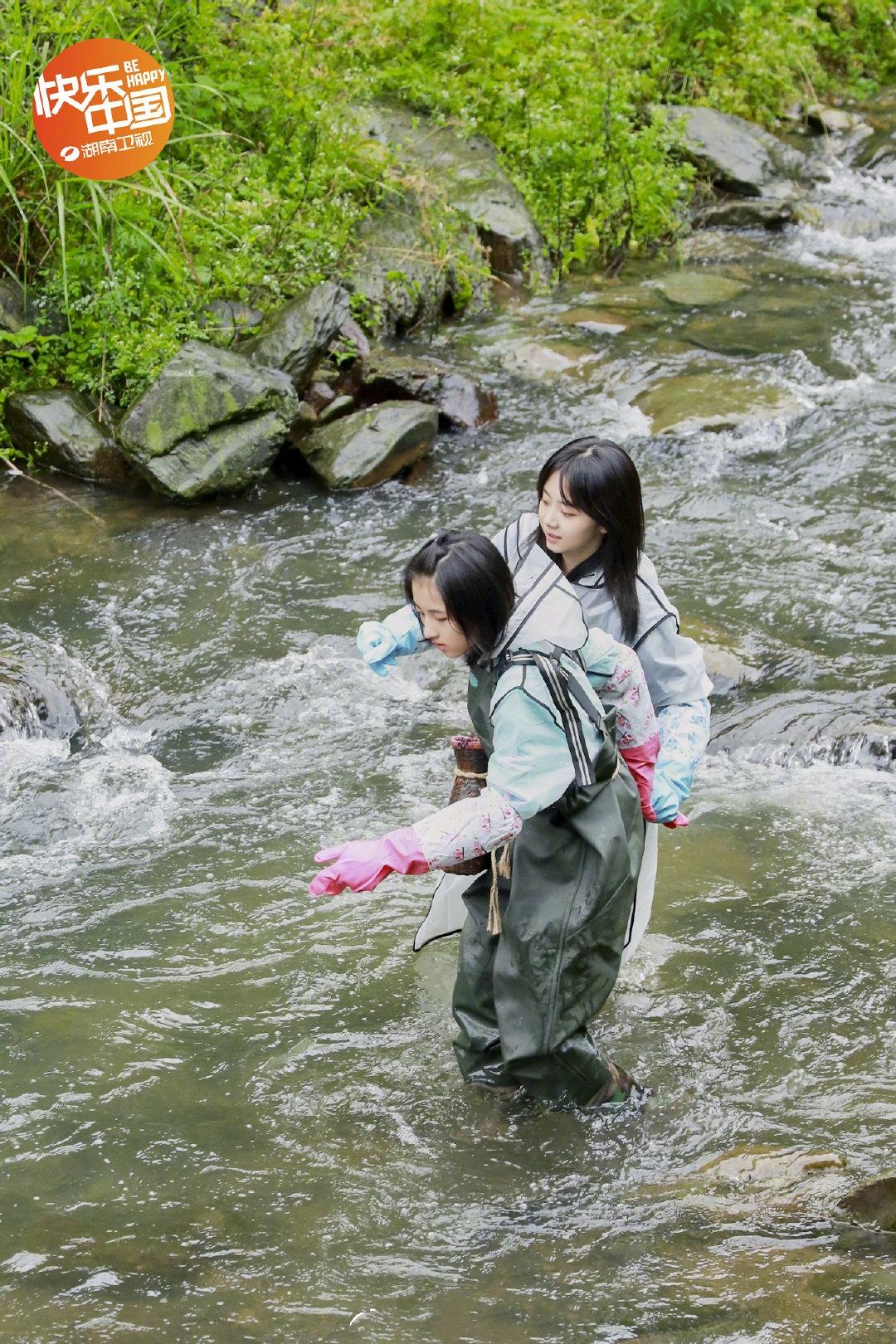 谭松韵才是真少女！《向往》同框18岁张子枫，大11岁少女感却不输