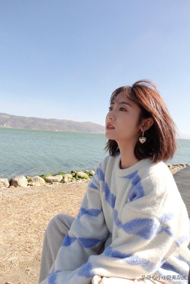 又被邢菲近照美到了，清新气息扑面而来，这身打扮我太喜欢了